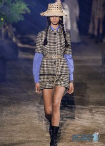 Karierter Anzug mit Shorts für die Frühjahr-Sommer-Saison 2020