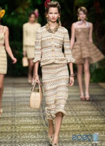 Modische Strickwaren für die Frühjahr-Sommer-Saison 2020