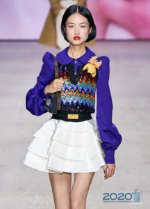 Trendige blaue Bluse Frühling-Sommer 2020