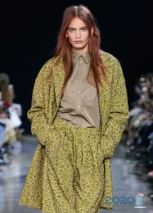 Trendige beige Bluse für 2020