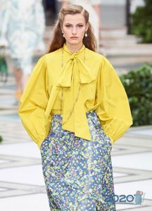 Gelbe Bluse mit Schleife Frühling-Sommer 2020