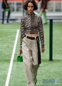 Hosen aus kombinierten Stoffen Frühjahr / Sommer 2020 Mode