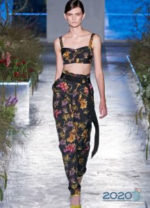 Modische Bananen mit Blumendruck Frühling-Sommer 2020