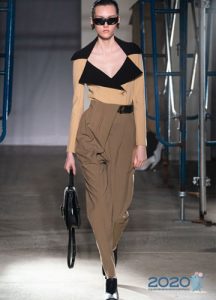 Asymmetrische Trendhose für Frühling-Sommer 2020