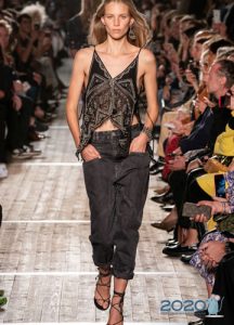 Trendige schwarze Jeans für die Frühjahr-Sommer-Saison 2020