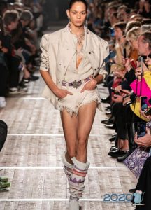 Leichte ultrakurze Jeansshorts von Frühling bis Sommer 2020