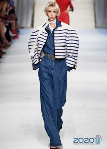 Jeansoveralls liegen im Frühjahr 2020 im Trend