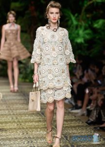 Modisches Häkelkleid für das Frühjahr 2020