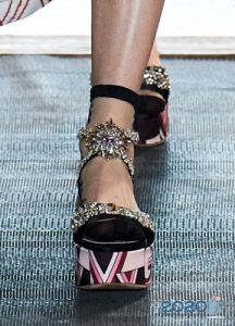 Modische Sommerschuhe für 2020