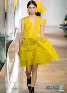 Modische Sommert-shirts für 2020 mit Umhang