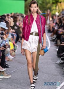 Helle Himbeerlederjacke Frühling-Sommer 2020