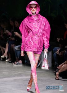 Modische Jacken Regenmäntel der Saison Frühjahr-Sommer 2020