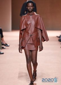 Modischer Lederumhang Frühling-Sommer 2020