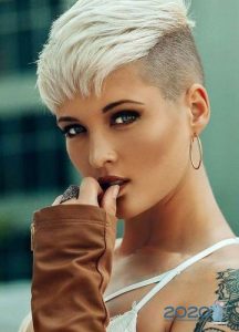 Ultrakurzer Haarschnitt für 2020