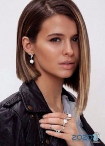 Modischer asymmetrischer Haarschnitt für 2020