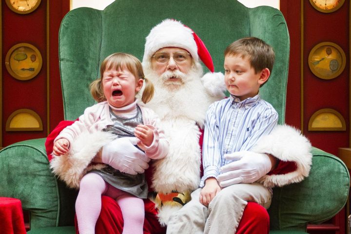 Kinder und Weihnachtsmann