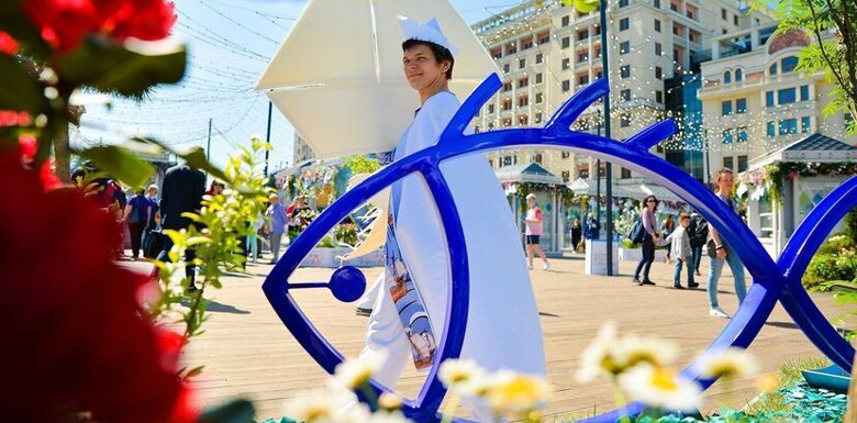 Kulissen und Animatoren während der Fischwoche